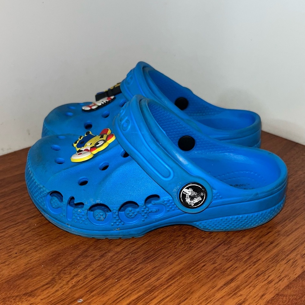 Crocs Baya Blue Slip On Sandals Kids Toddler size C8 waterproof with croc charms